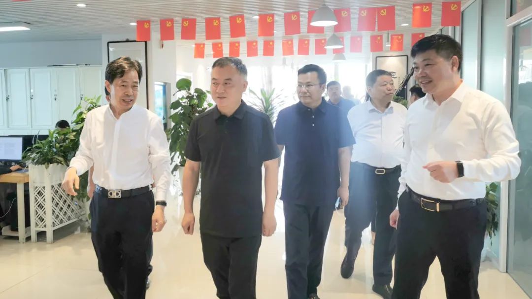 新密市委常委、政法委書記劉軍杰一行蒞臨榮盛科技集團調研指導
